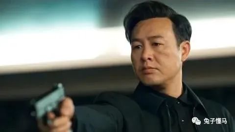 黑老大李振刚倒台:脚踏黑白两道疯狂放贷,人称左手公安右手法院