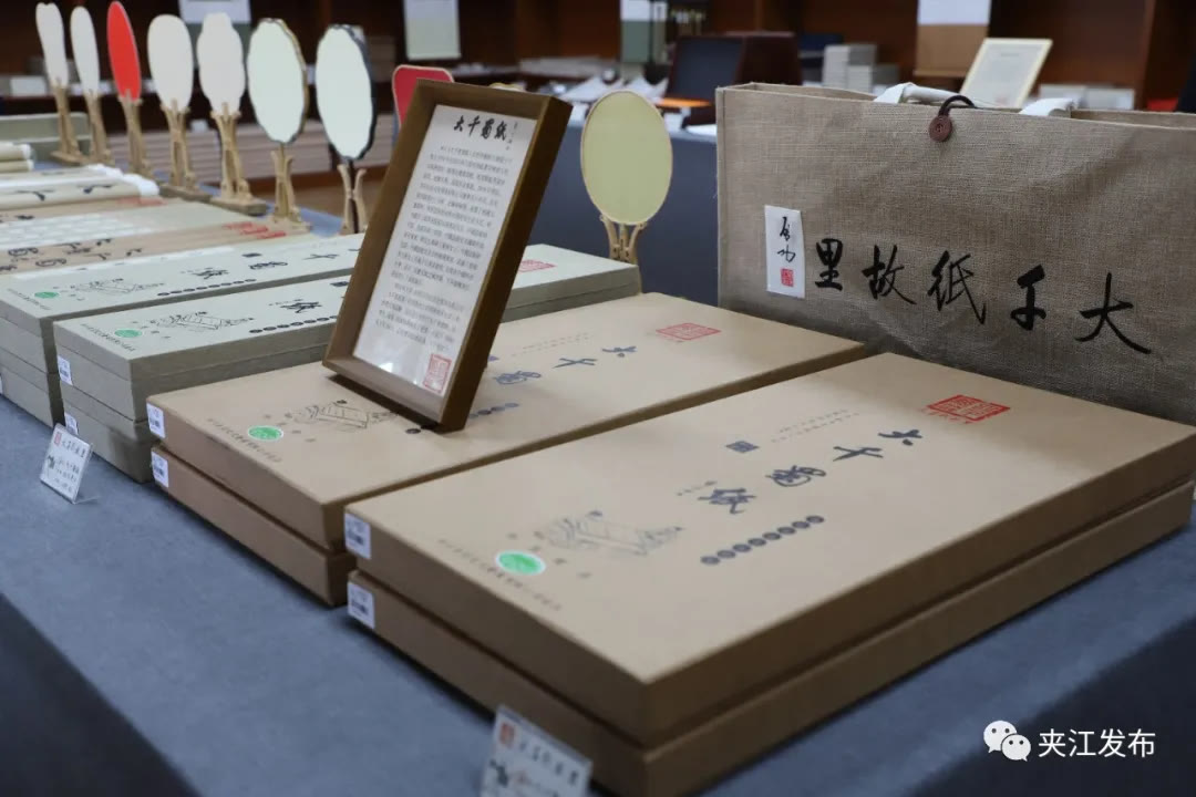 秋韵乐山,l10相伴|带不走乐山?文创伴手礼跟你走