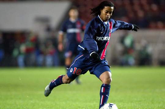 罗马里奥觉得罗纳尔迪尼奥"穿11号错了",他向巴黎高层引荐小罗