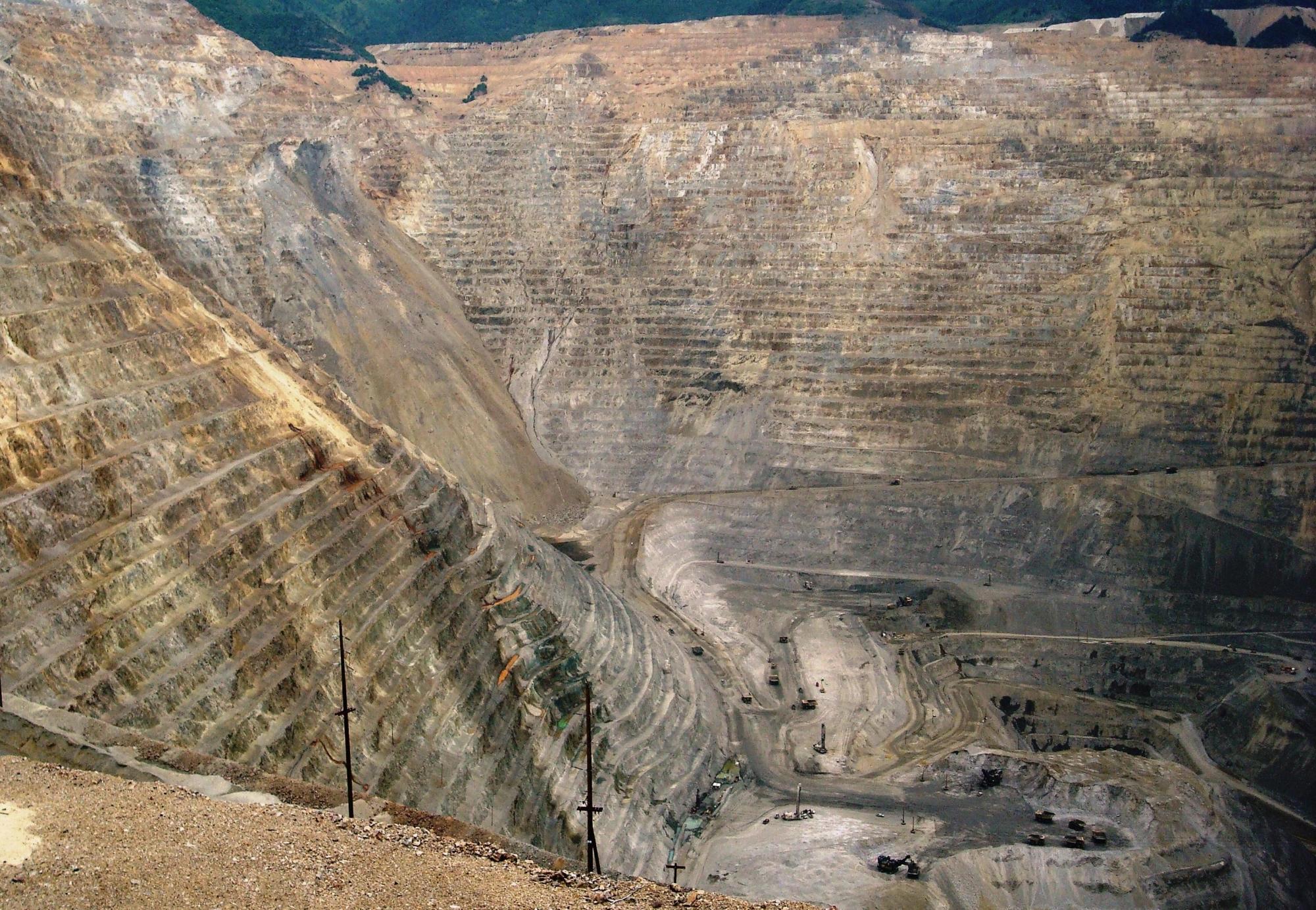 55米厚的煤坑开采了118年,中国第一露天煤矿,现在怎么样了?