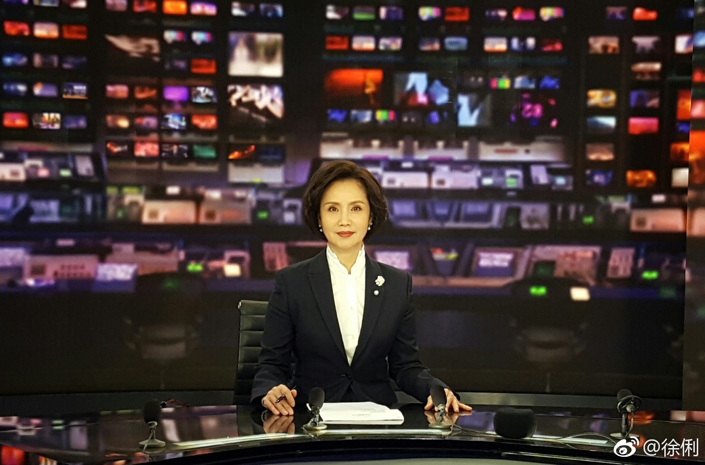 17位央4新闻主播一起参加徐俐欢送会,素颜休闲装颜值依然很能打