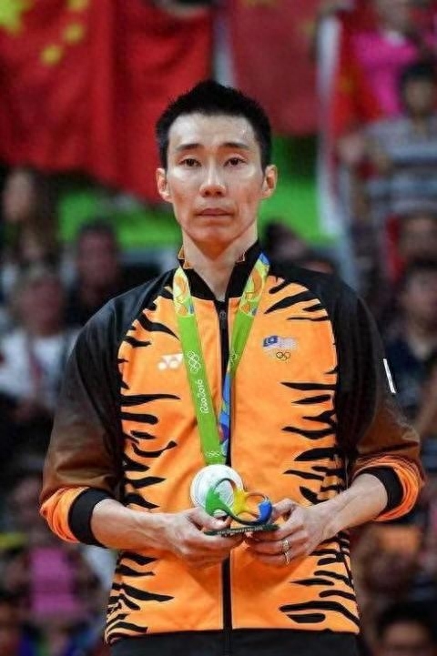 回顾李宗伟退役抗癌成功却瘦骨如柴拒绝多国招揽留在祖国