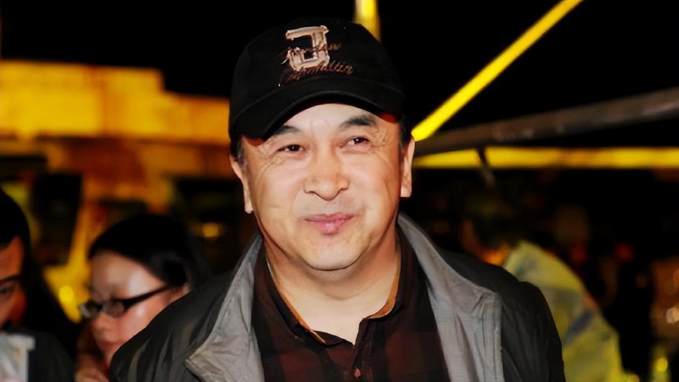 回顾黄宏不再隐瞒揭开当年被免职原因人事调动只是幌子