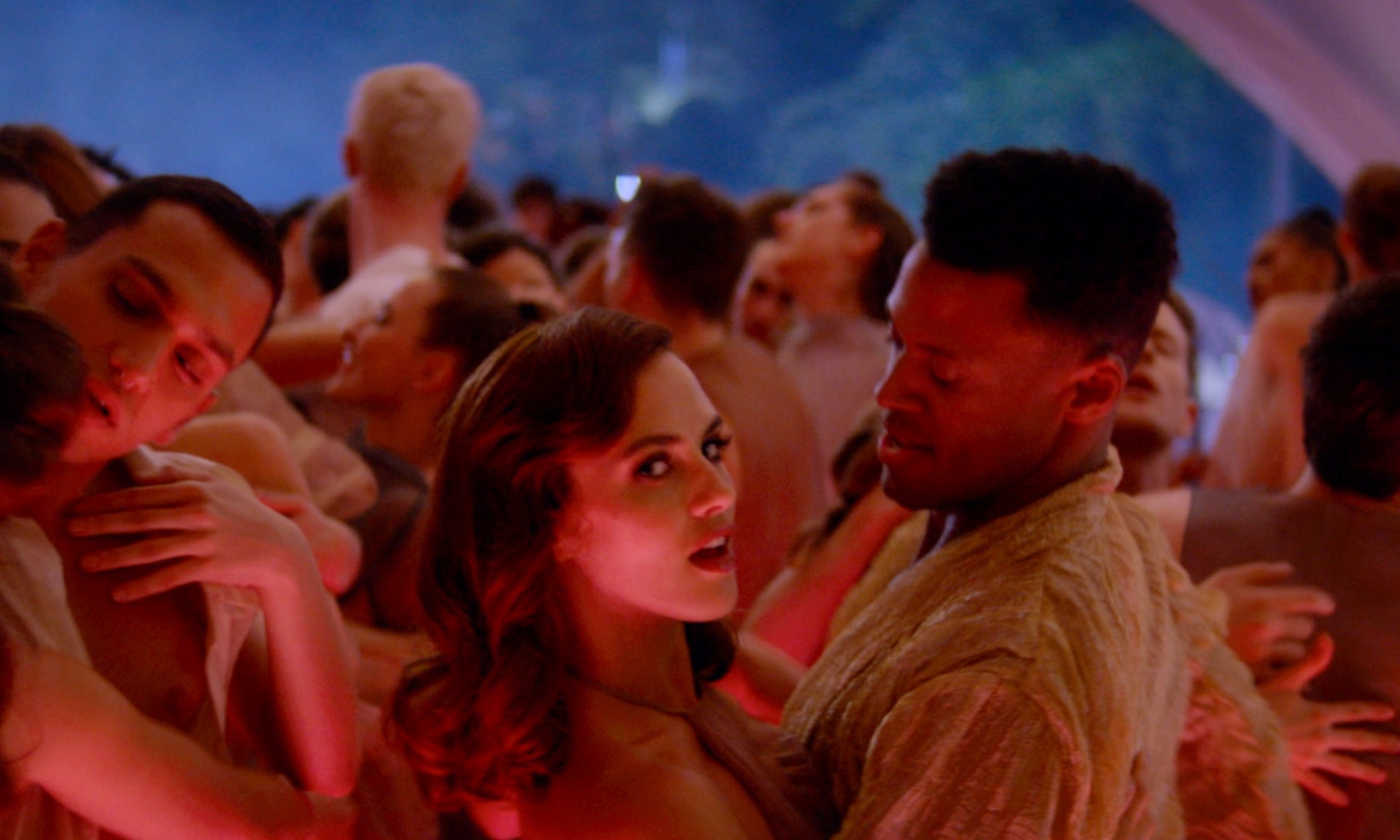 《美丽新世界》美剧如何演绎多人运动?