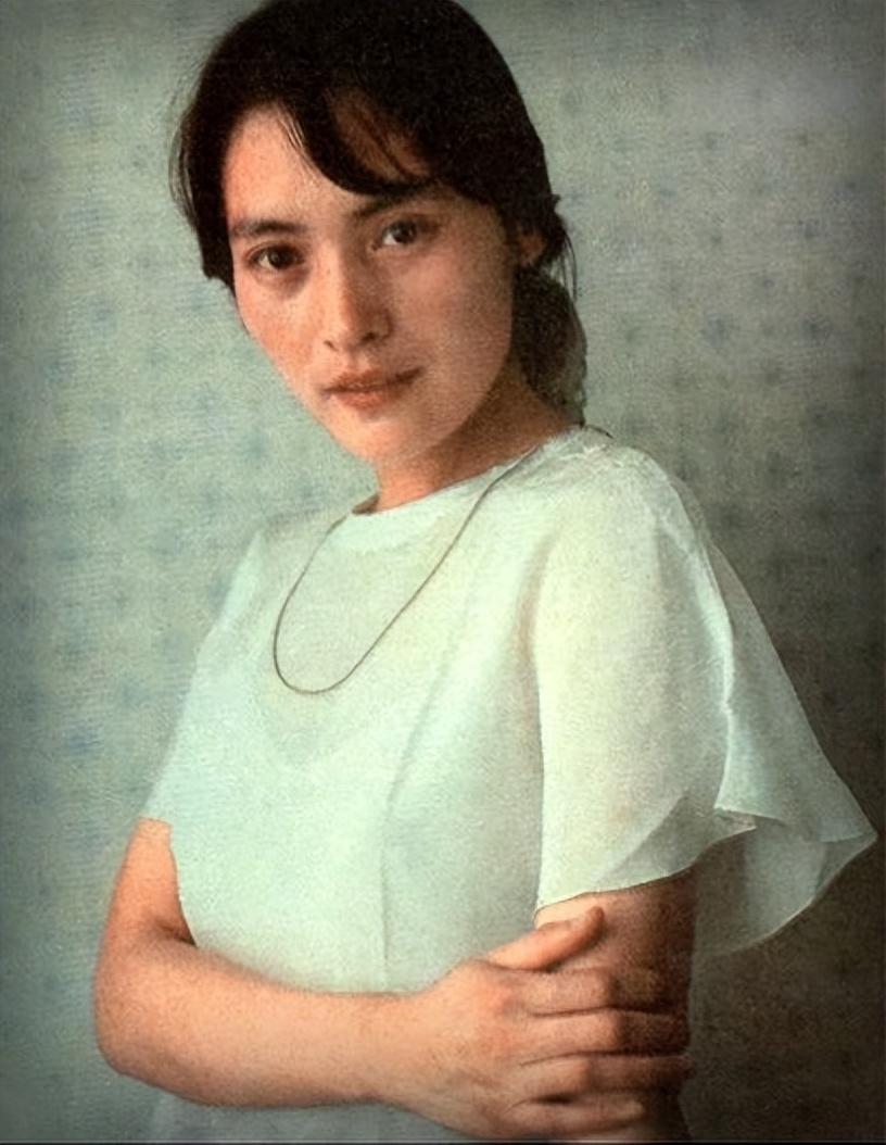 回顾宋晓英:80年代爆红,二婚丈夫病逝让她悲痛,风光背后有泪水