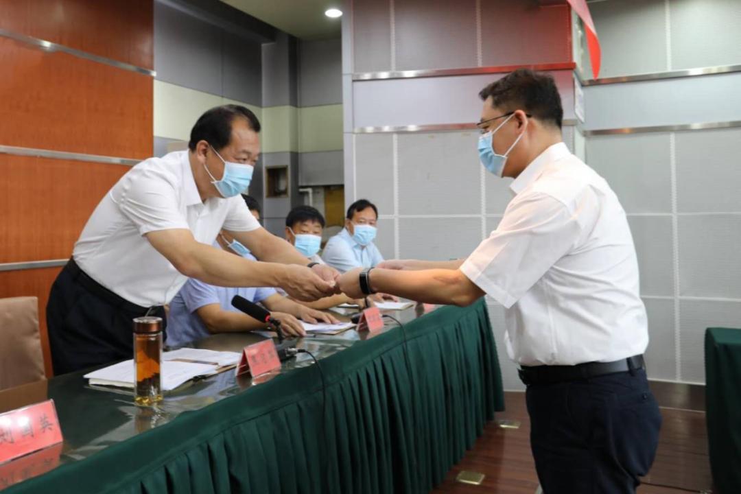 县第十六届人大常委会第二十八次会议召开 任命张前