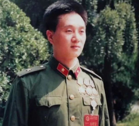 1979年,一新兵刚入伍52天就荣获一等功,他做到什么军衔?
