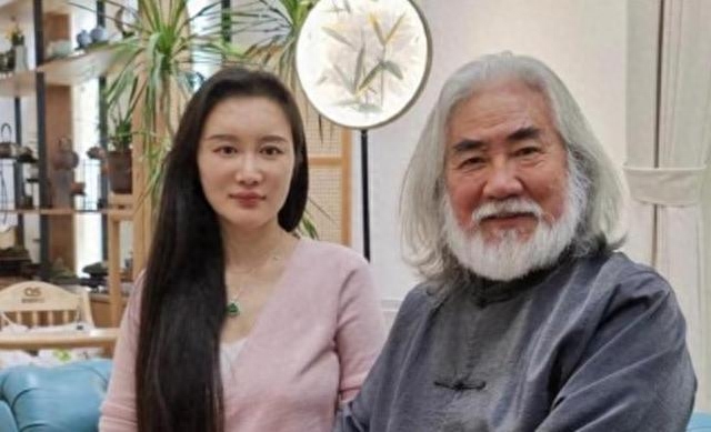 2020年9月,微博因一则爆炸性消息再次瘫痪,原来,导演张纪中公开承认