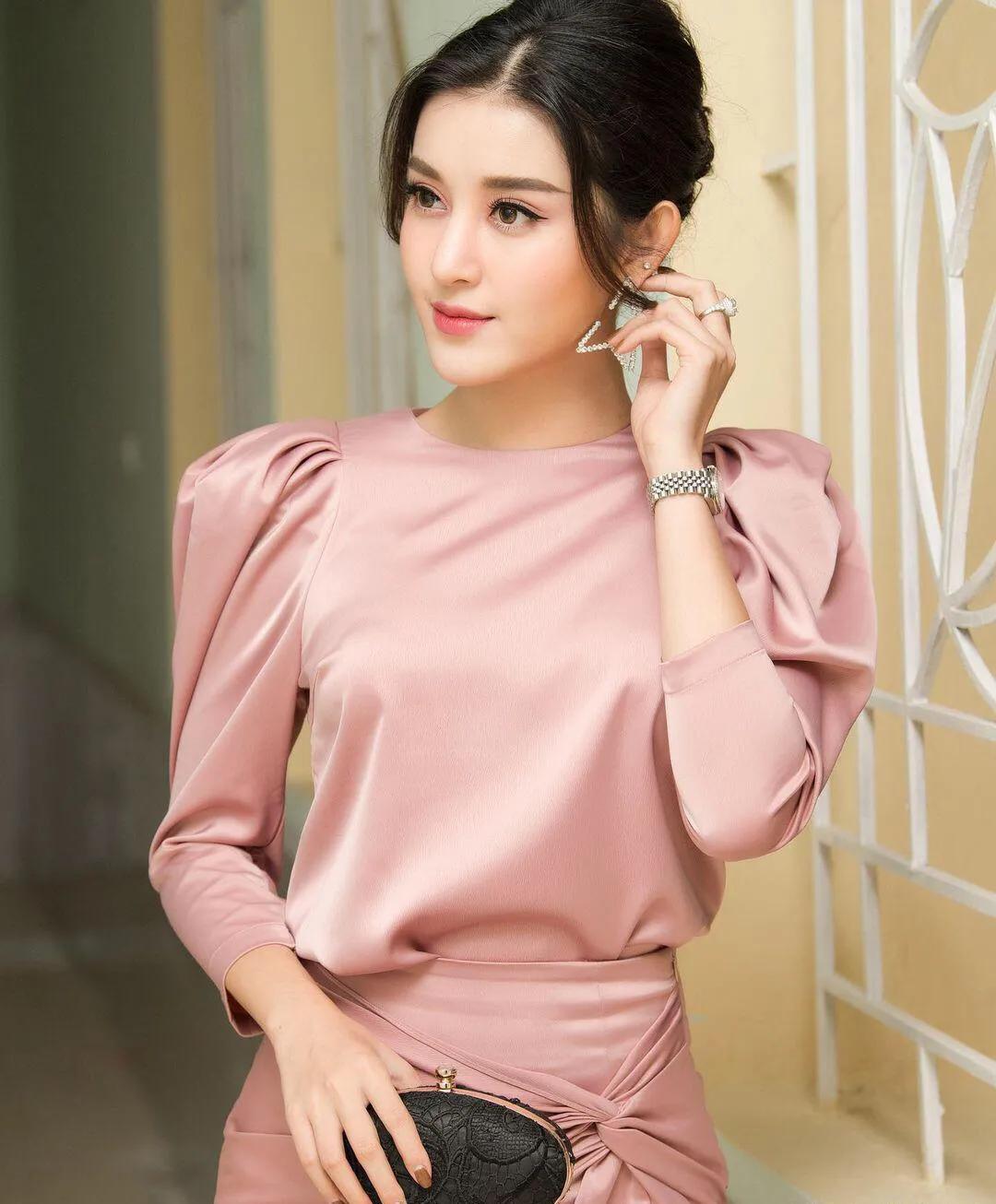 越南174cm世界小姐,礼服装优雅高贵,皮肤白皙长相甜美