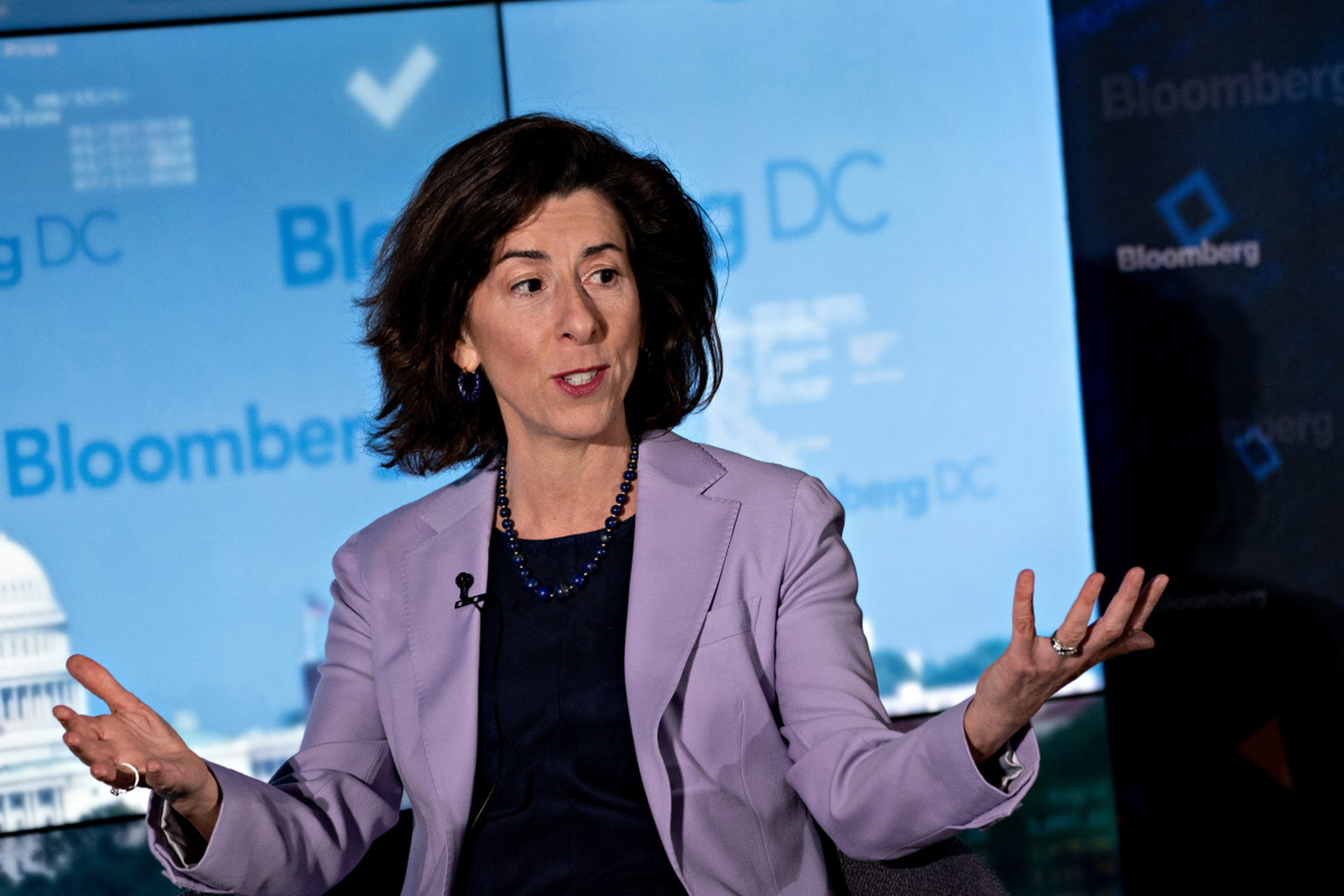 美商务部长雷蒙多曾放话:中方越来越不具有可投资性,什么意思?