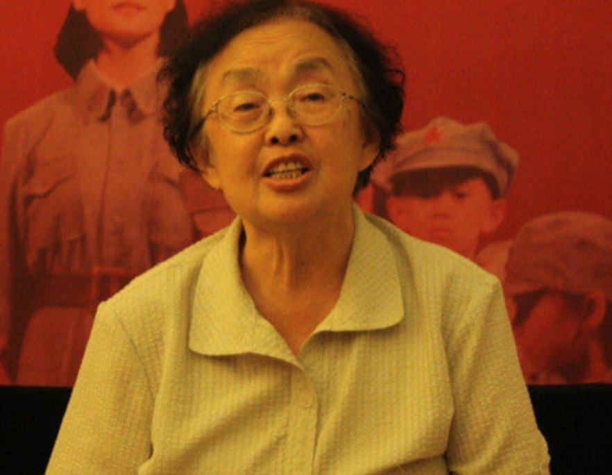 左权妻刘志兰:左权牺牲后改嫁,一生以左家媳妇自居,赡养其父母