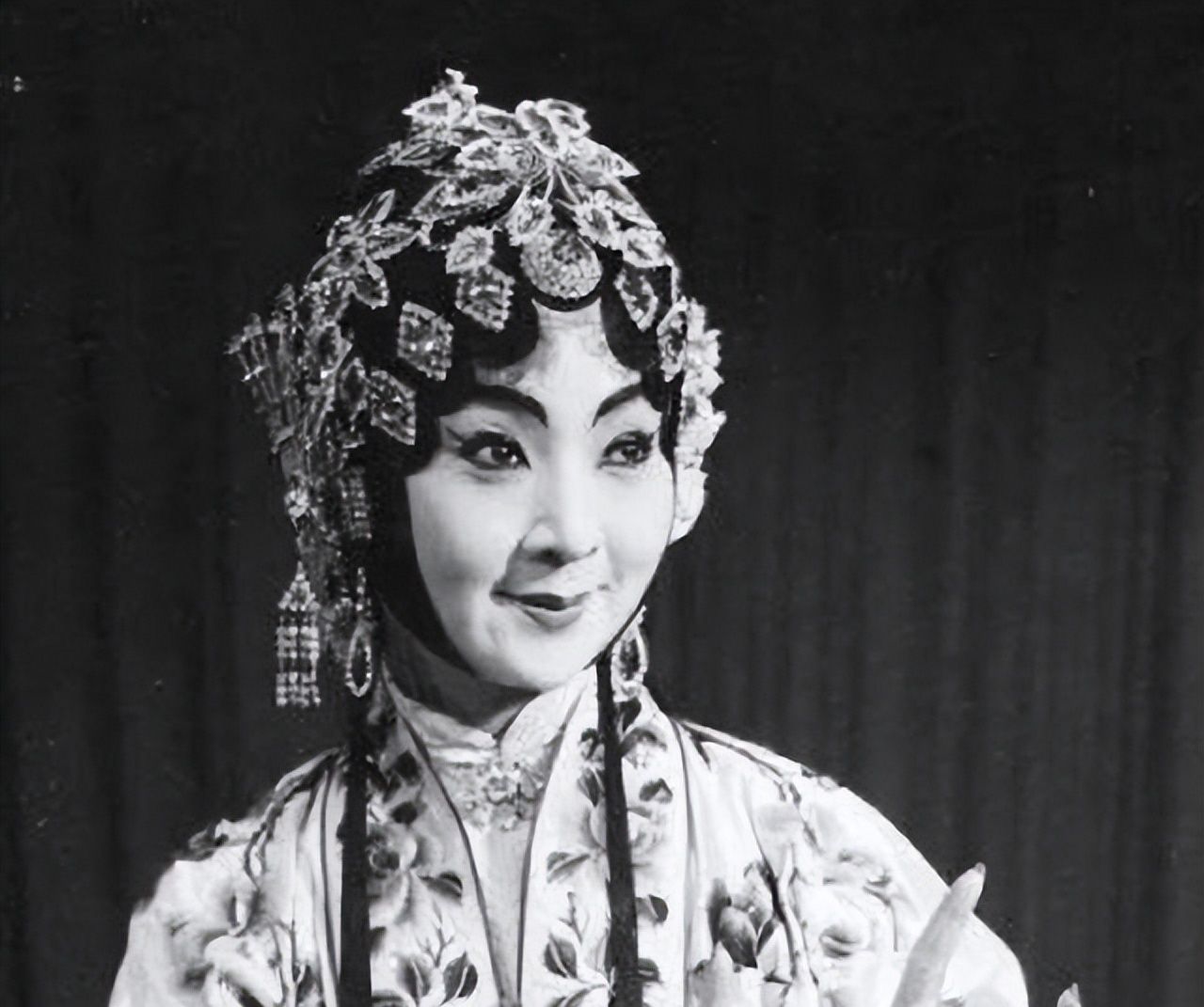 88年智取威虎山剧组赴美演出,30余人选择留在美国,理由让人唾弃