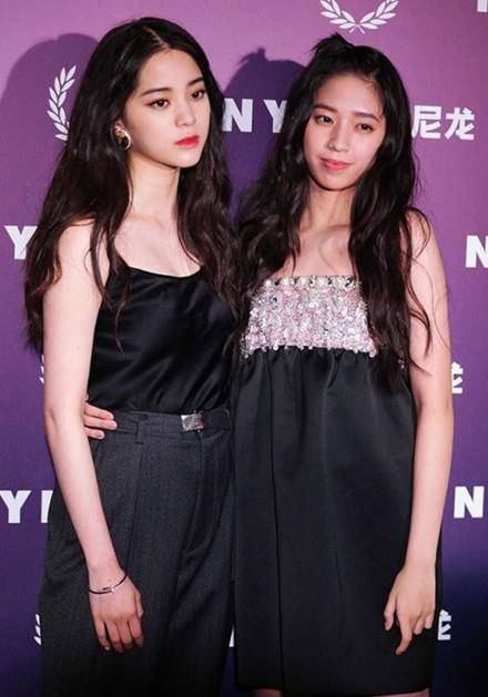 都说欧阳娜娜妹妹长相出色,看到程潇妹妹,网友:全网等你长大!