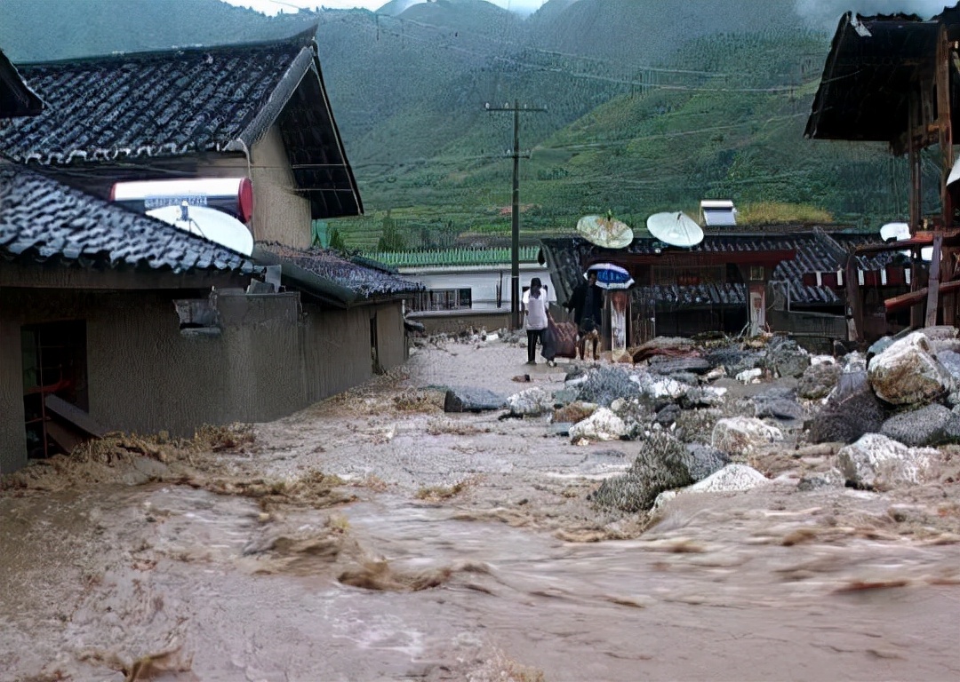 泥石流,山区常见的自然灾害,其对生态环境的破坏影响很大