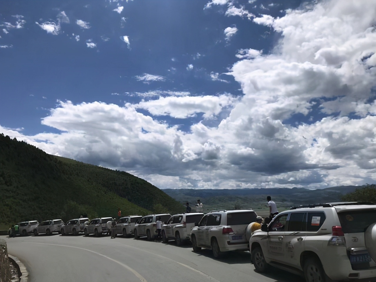 为何川藏线上,满是清一色的普拉多?老司机道破真相:纯属浪费