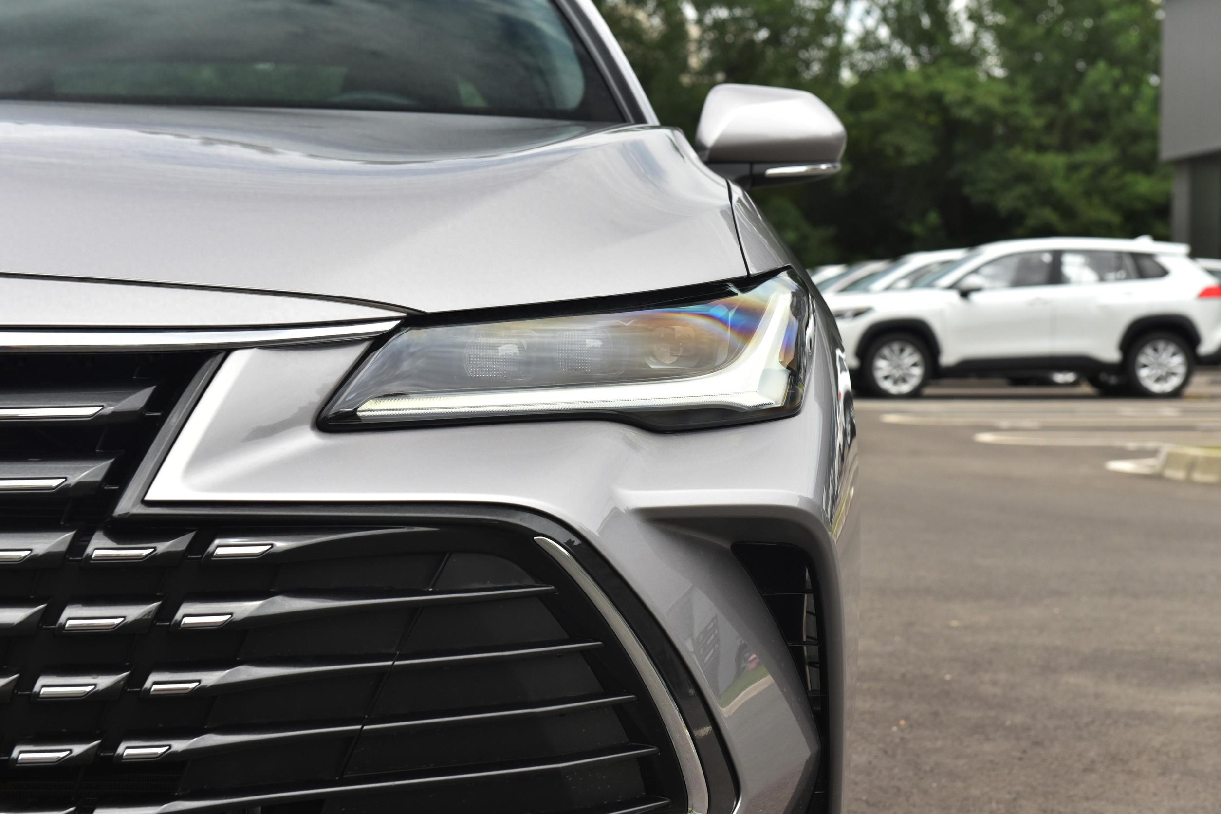 亚洲龙最低配车型,优惠3.6万元,2.0l动力偏弱,但三大件可靠