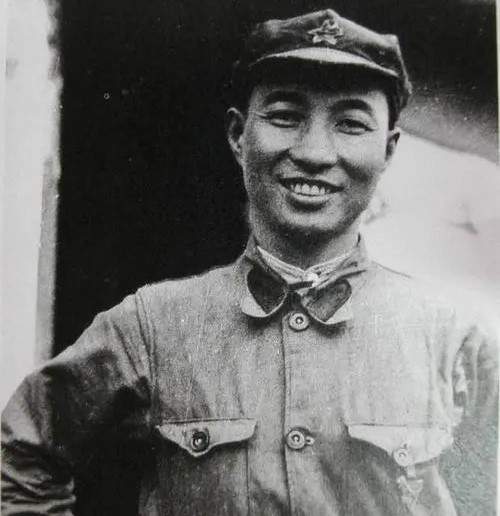 1956年陈赓带一少年见周总理得知他的身份后和邓颖超收为养子