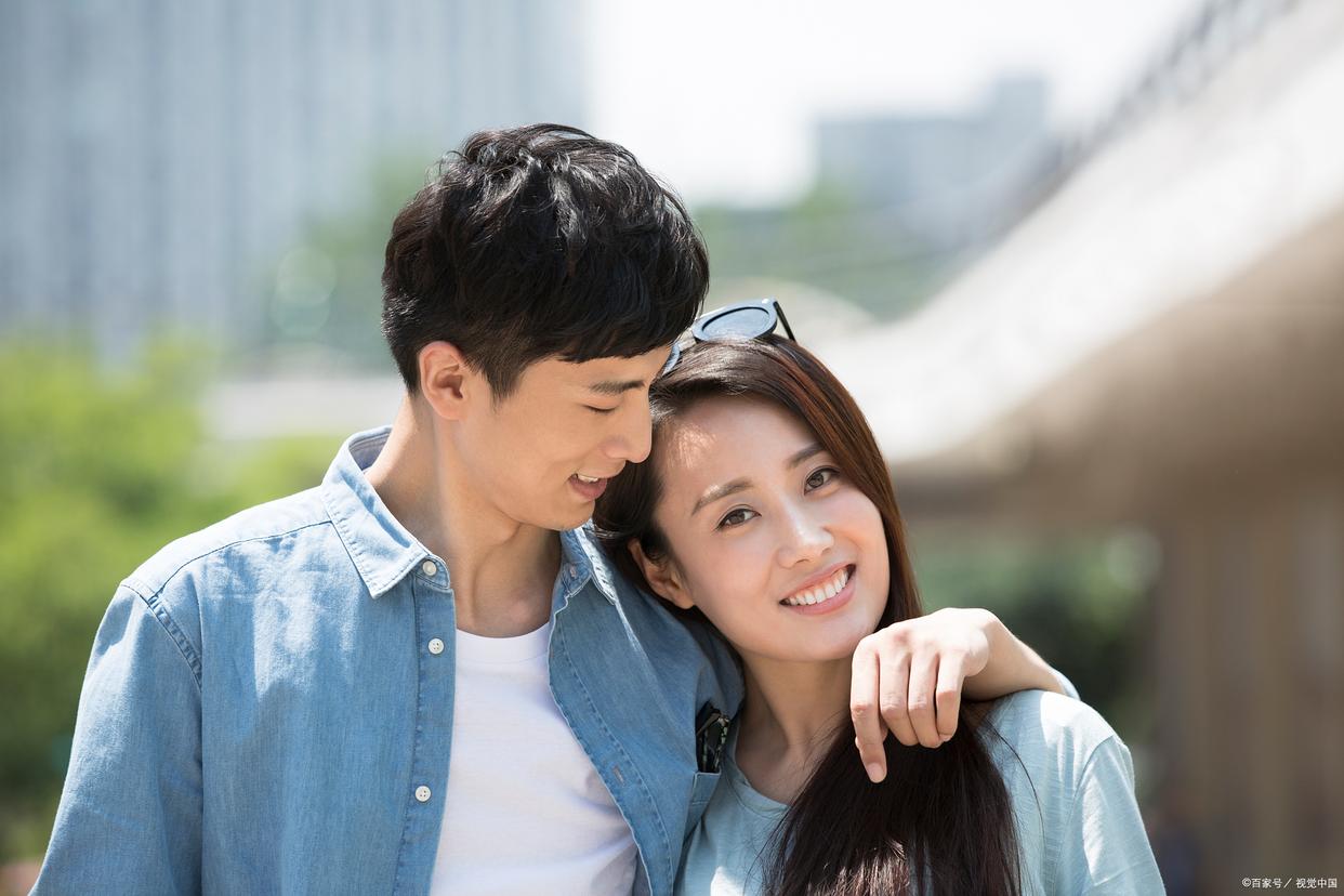 中年男人有这3种表现,说明他对女人动情了