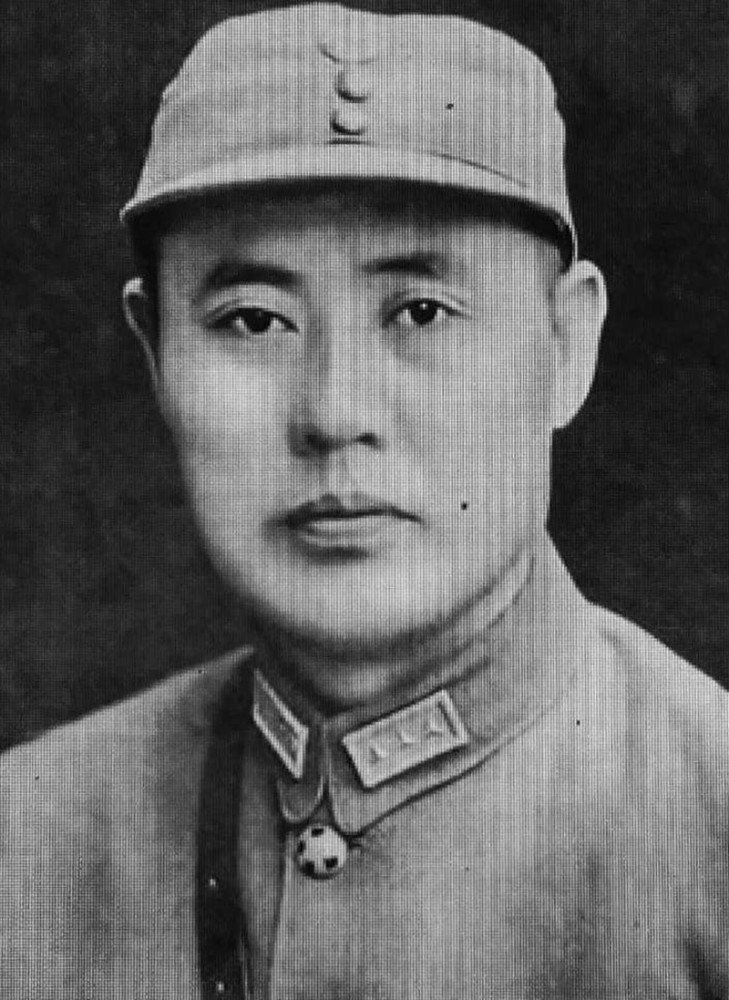 55年授衔,董其武被授予上将,傅作义为何没有军衔?总理道出缘由