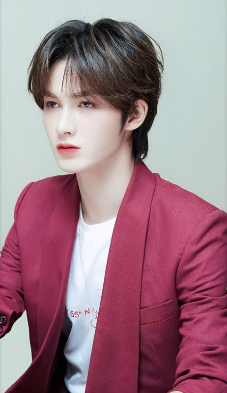 朱姓明星的眼睛都很美?朱一龙灿若星辰,而看到朱茵才懂一见倾心