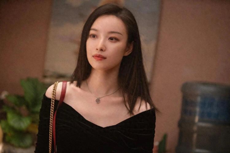 回顾事实证明美而自知的倪妮跳进了她自己的美貌怪圈