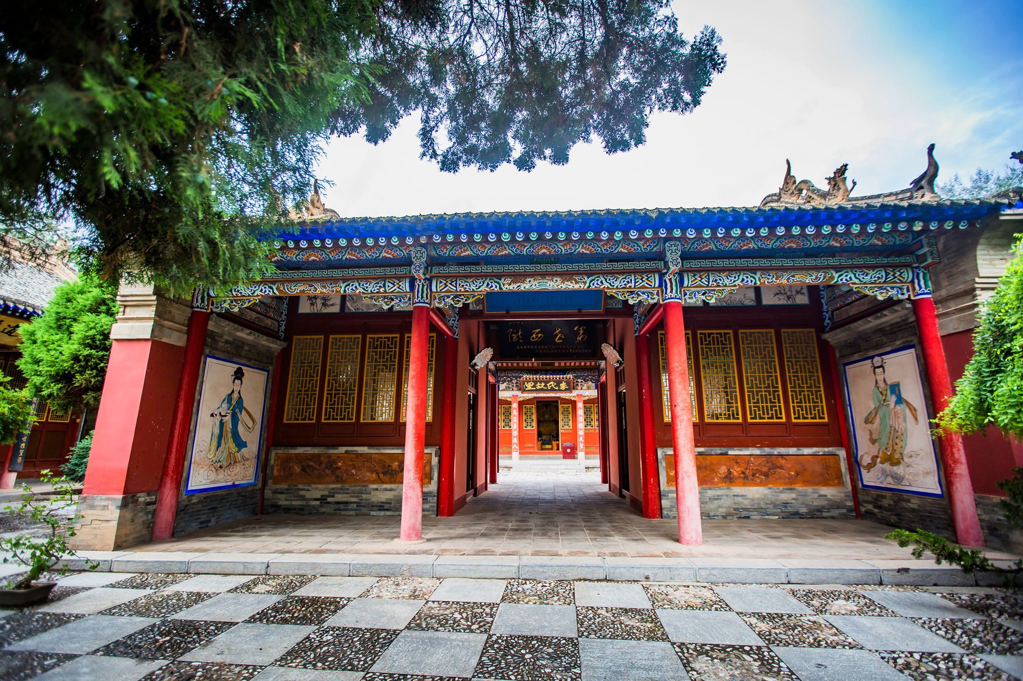 甘肃陇西有一座李家龙宫,历经1400多年历史,全球李氏都在此祭拜