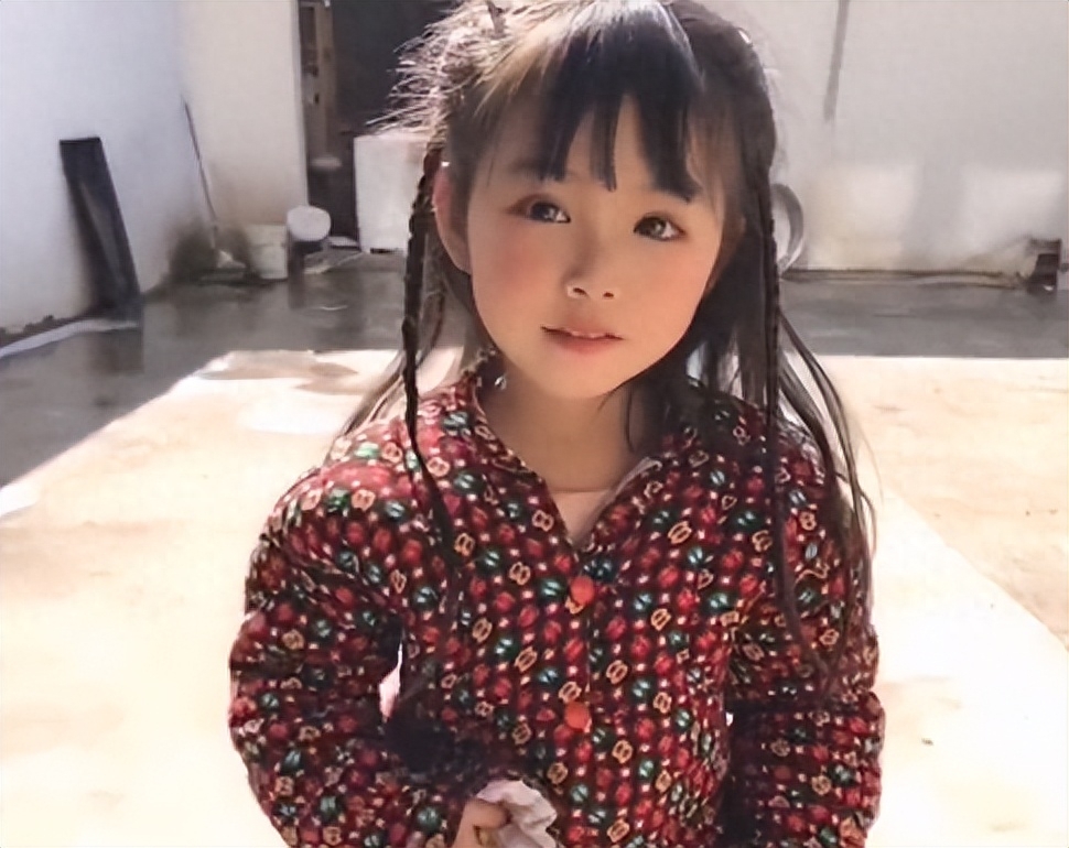 回顾安徽7岁女孩长相神似洋娃娃不料患上自闭症连话都不会说