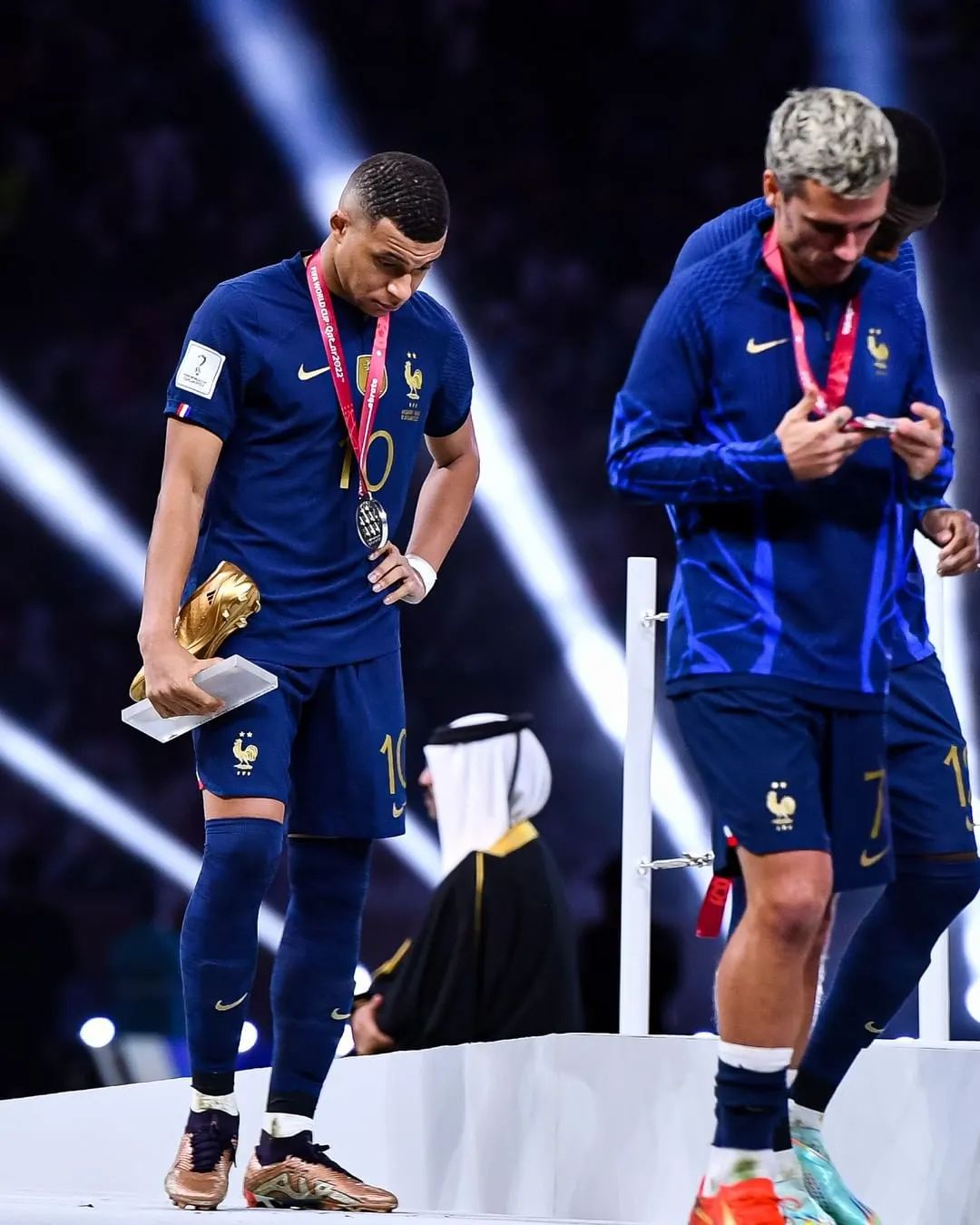 法国队领奖时太拉胯,相比之下还是魔笛的格局大!