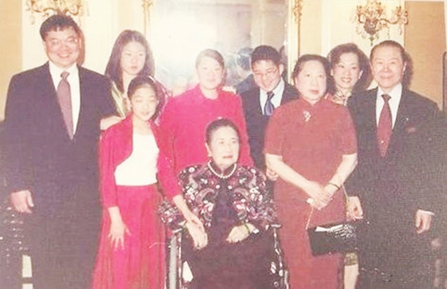 孔德基,是宋氏三姐妹唯一的孙辈后人,母亲是好莱坞女明星