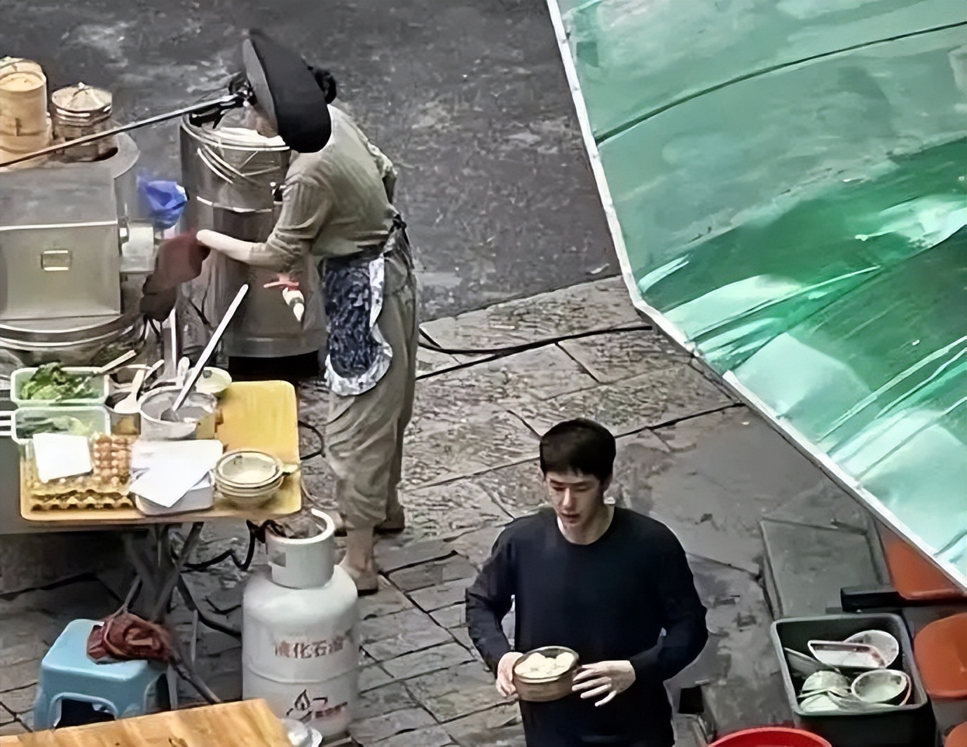 沈腾易烊千玺联手,刘德华和黄渤各主演2部,这15部新片,像王炸