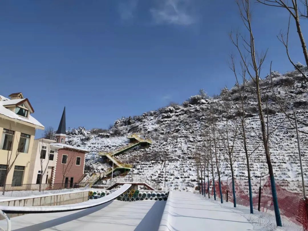 海寨沟滑雪场 滑乐无极限