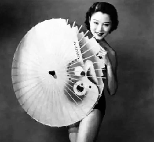 老照片:图三"辫子军"士兵巡逻中,图五姿色绝人的民国第一欲女