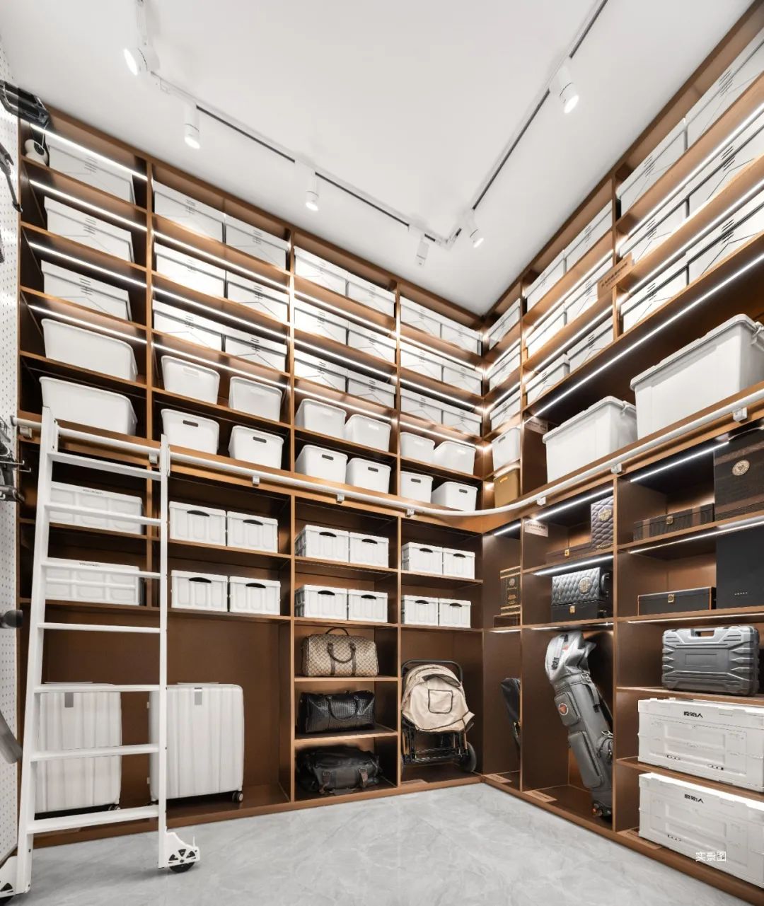 人都希望家里整洁如一,但随着时间的推移,会有越来越多的物品挤占室内