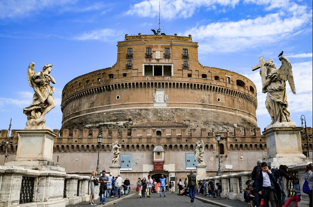 马皇帝君士坦丁的皇权统治,东汉统治者的个人经历与倾向