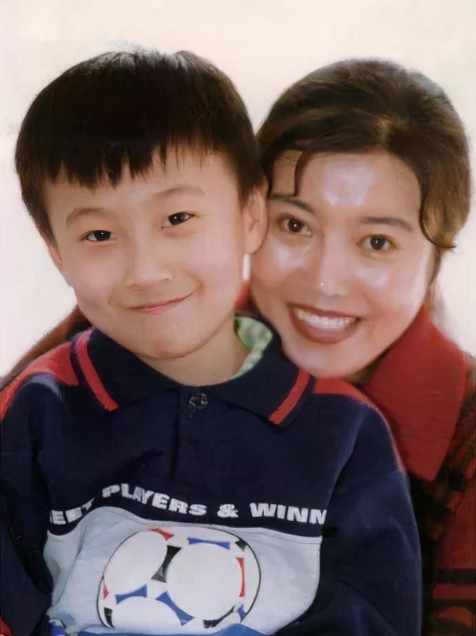 丁嘉丽:两段婚姻伤人伤己,对不起一双儿女,今潜心向佛淡然老去