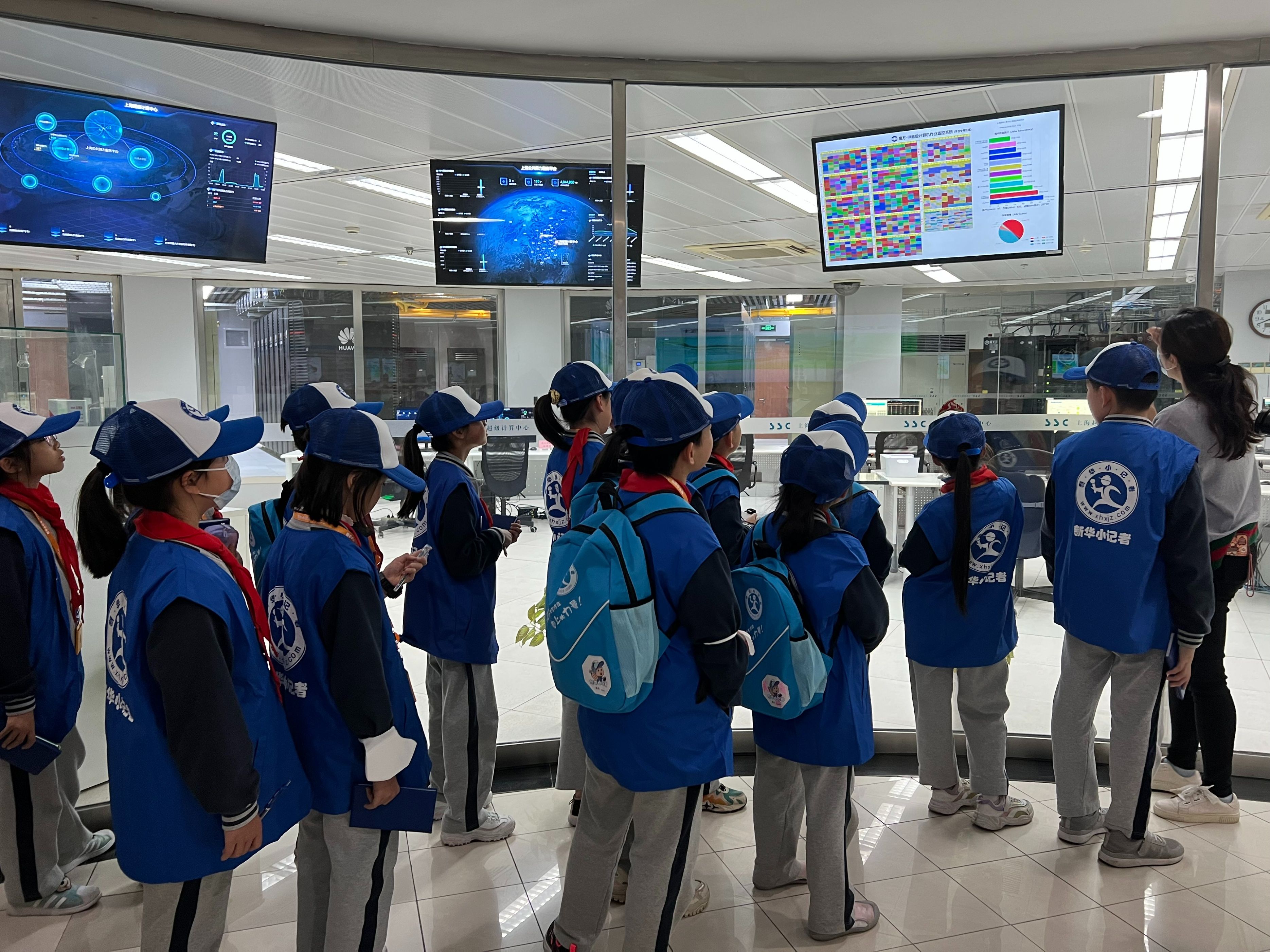 万科实验小学新华小记者走进上海超级计算中心