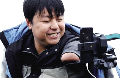 无臂主播孙亚辉:"做个有用的人"