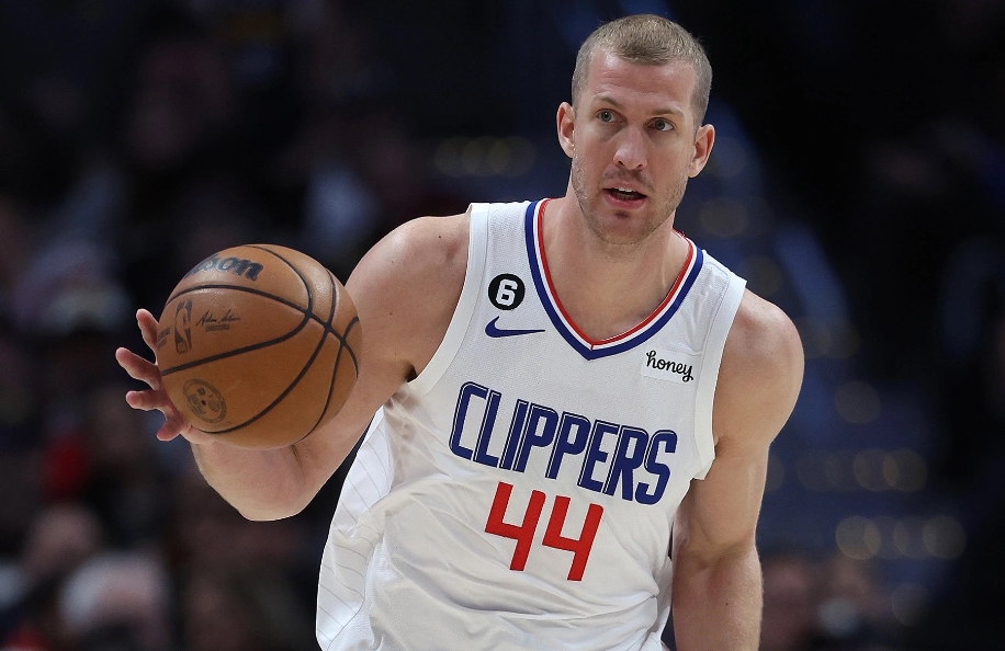 一夜6笔签约:华子续约森林狼,比斯利1年270万赴雄鹿