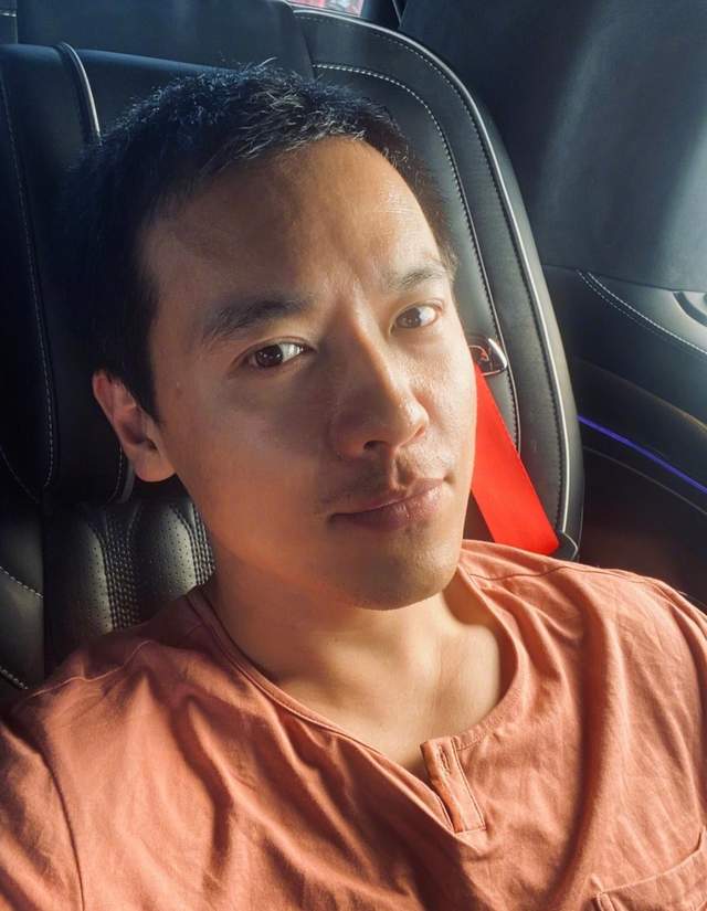 39岁高云翔罕晒近况,满脸胡茬毛孔粗大,状态不佳好似老10岁