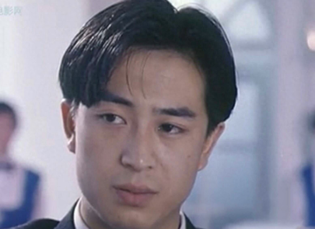 回顾52岁张嘉译病情持续加重头发花白他的演艺路还有多远