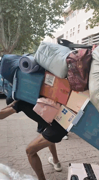 大一新生开学实录:带上我80斤的哑铃,看看搬行李的学长什么反应