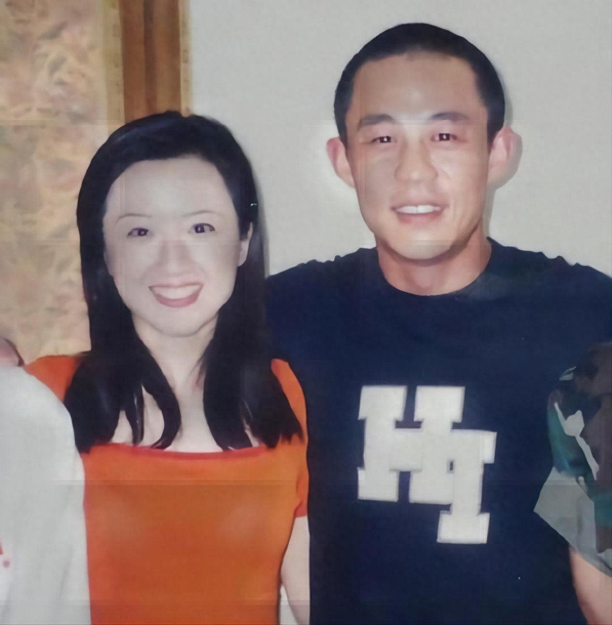 回顾离婚9年后潘雨辰带着女儿仍单身前夫侯勇娶小21岁娇妻