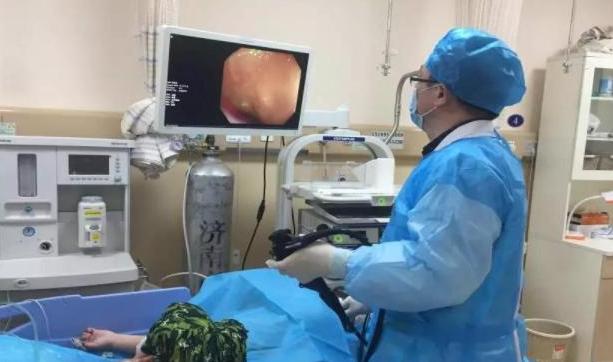 男医生给女性做肠镜检查,会不会感到尴尬呢?结局和你想的不一样