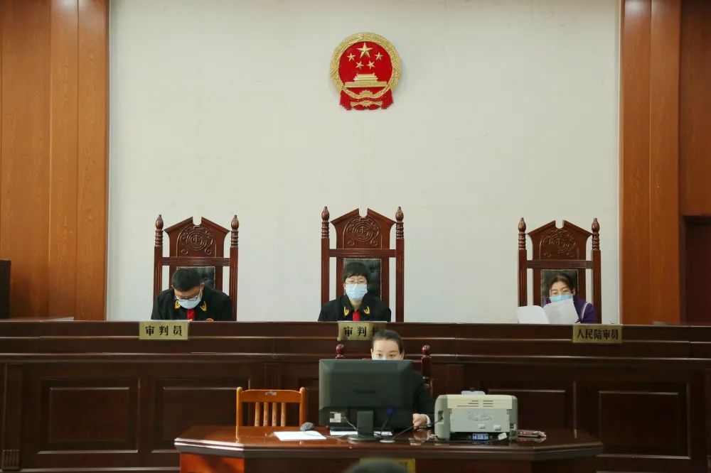 老城区人民法院公开开庭审理一起知识产权"三合一"刑事案件