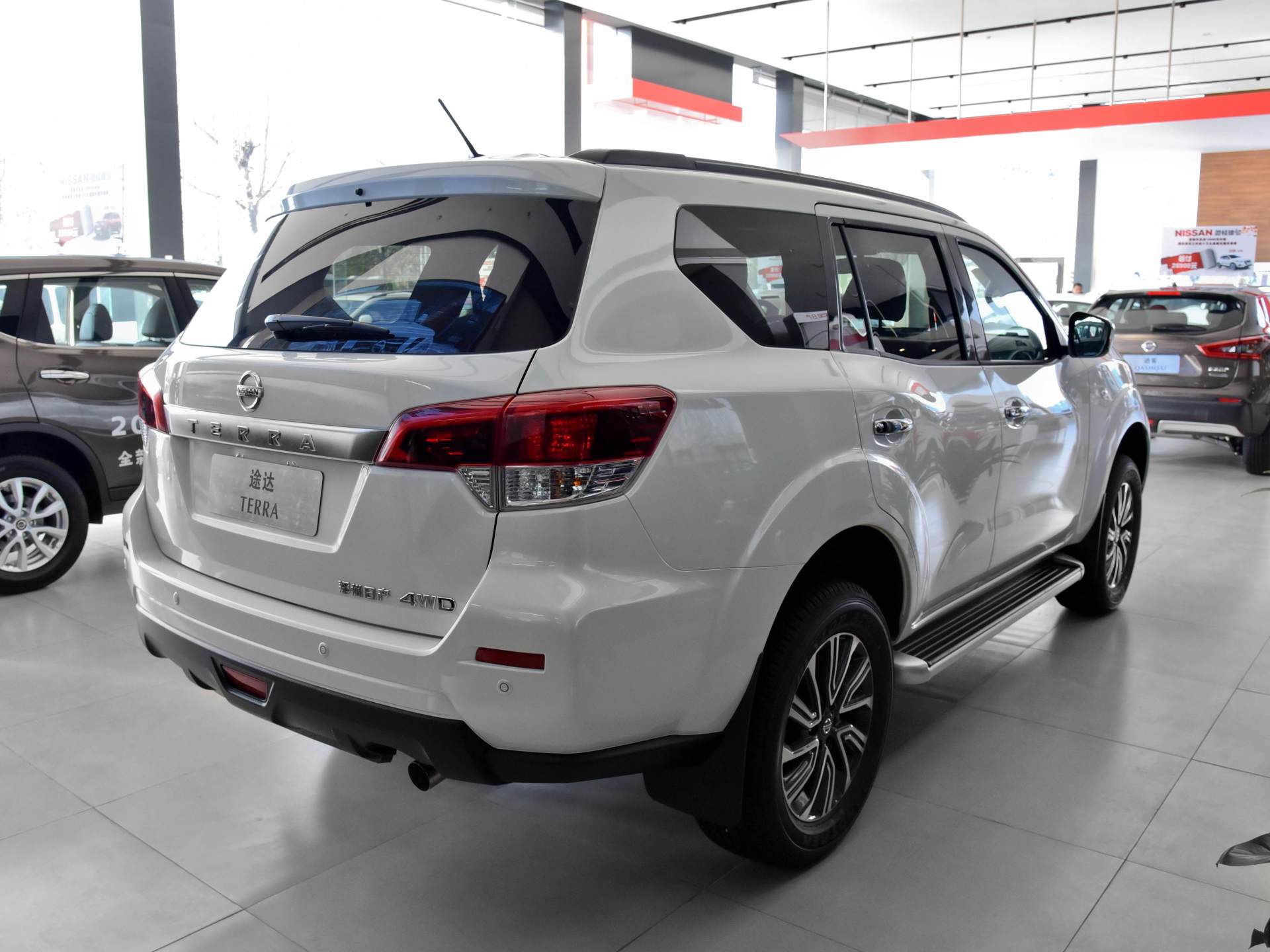 这款车家用越野两不误,空间大乘坐舒适,性价比更是心动