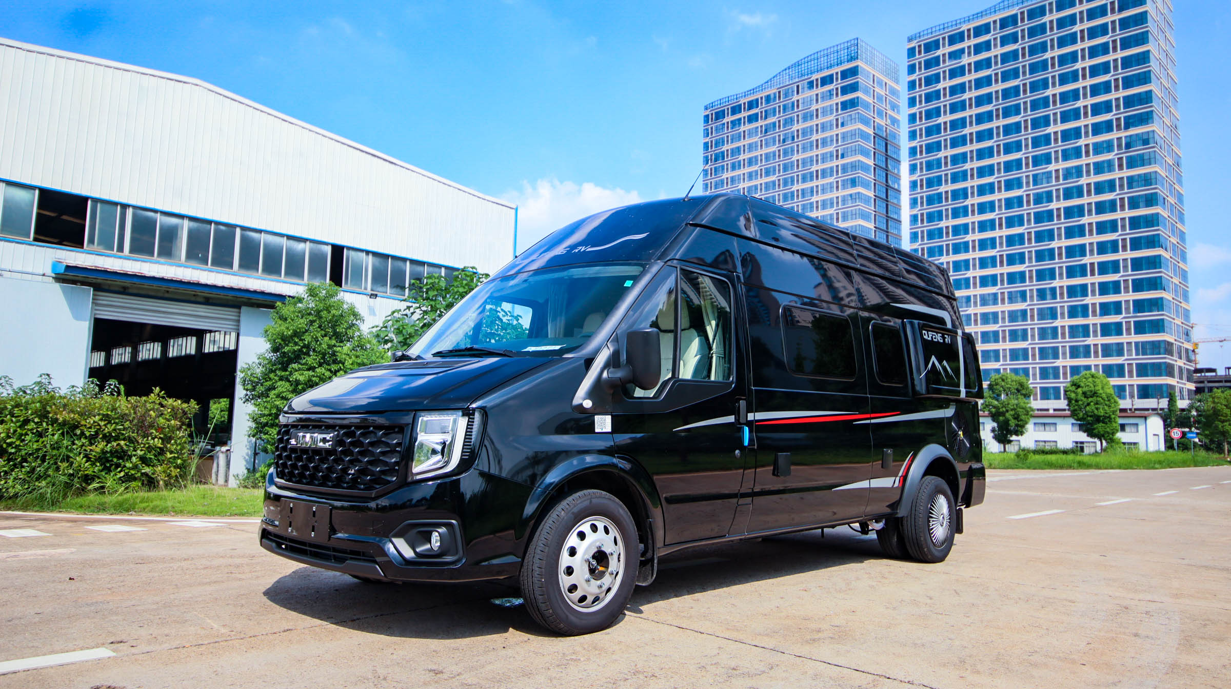 24款福顺趣蜂江铃b850房车:女生也能轻松驾驶的豪华旅居房车!