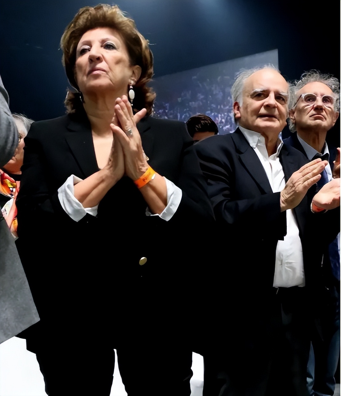 马克龙母亲:看着儿子和年长25岁的媳妇秀恩爱,自己却早已离婚