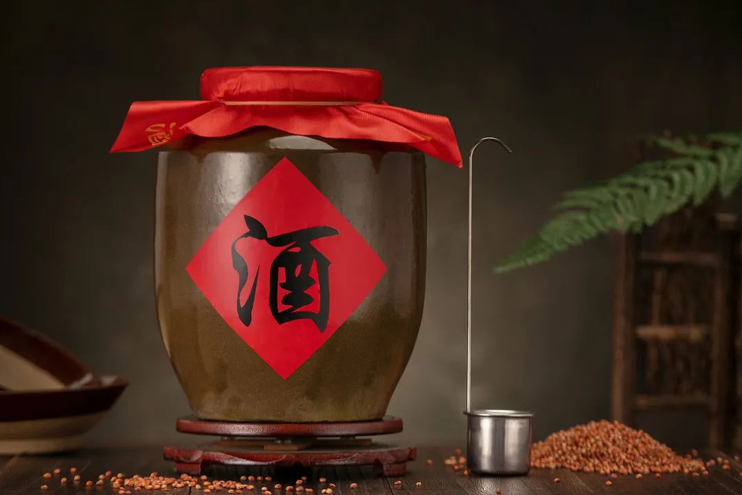 白酒的储存容器有哪些?哪种储存效果更好呢?