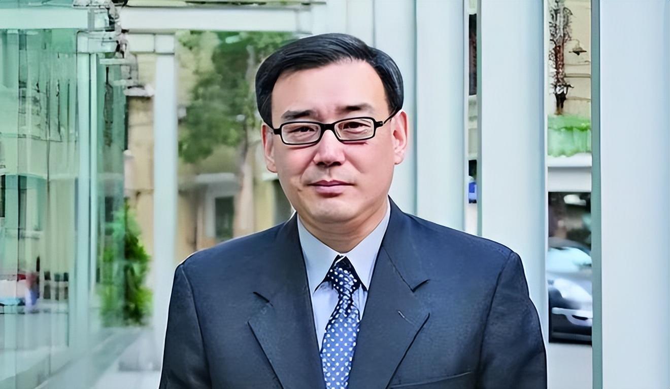 从外交部辞职后成美国间谍,潜伏中国多年,因为写的太逼真而暴露