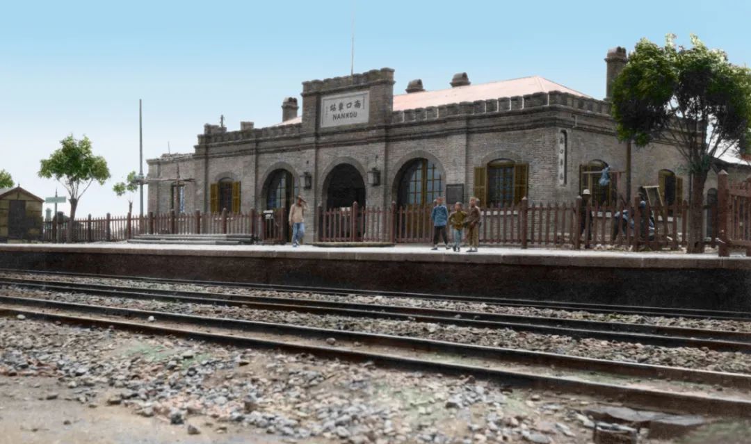 工业革命的象征——火车已经走入了寻常百姓的生活之中,很难想象就在